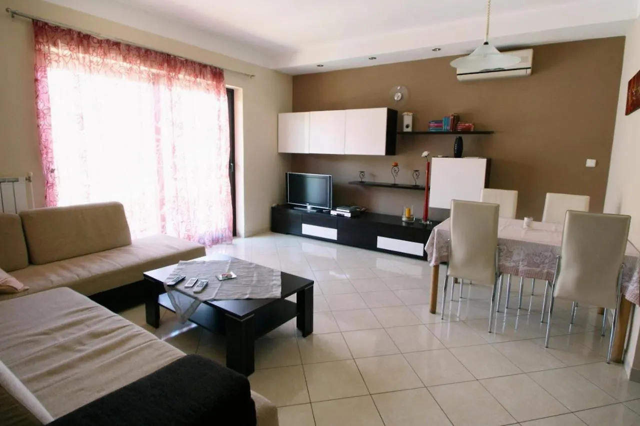 Apartments With A Parking Space Umag - 7666 0*,