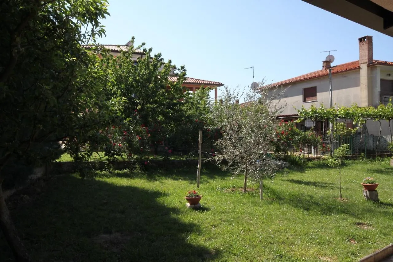 Apartments With A Parking Space Umag - 7666 Κροατία